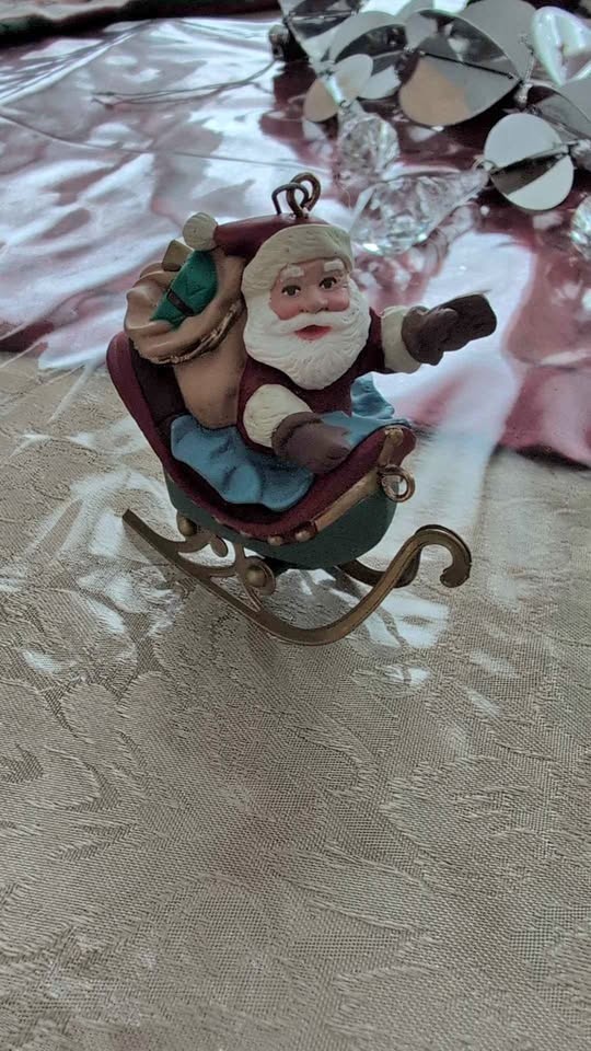 Hallmark 1992 Santa Claus from Santa and his Reindeer Collection