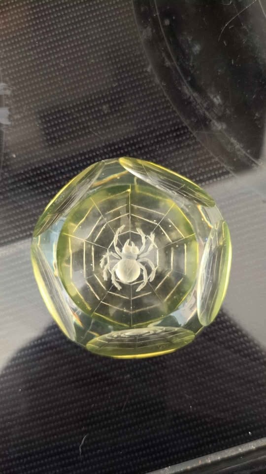Vintage Webb Corbett Uranium Glass Spider Paperweight - photo 2