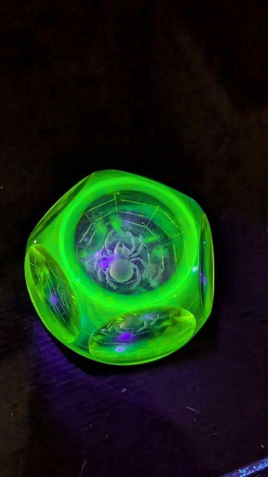 Vintage Webb Corbett Uranium Glass Spider Paperweight - photo 3