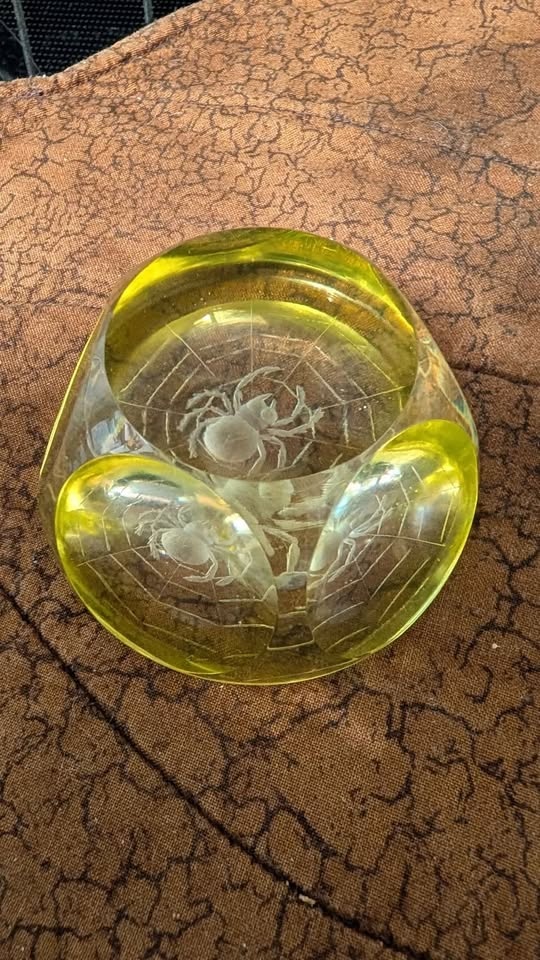 Vintage Webb Corbett Uranium Glass Spider Paperweight - photo 4