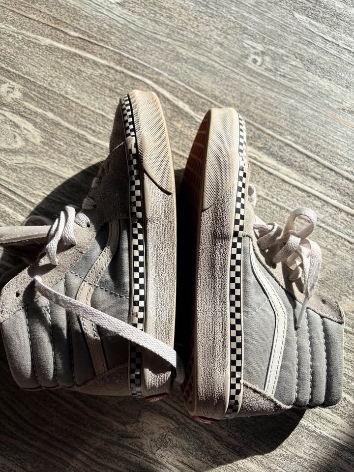 Cash only- Big kids size 2 VANS high-tops - photo 4
