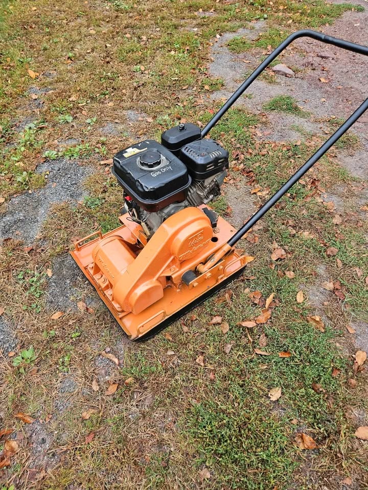 Mikasa Plate Compactor Model MVC90 - photo 2