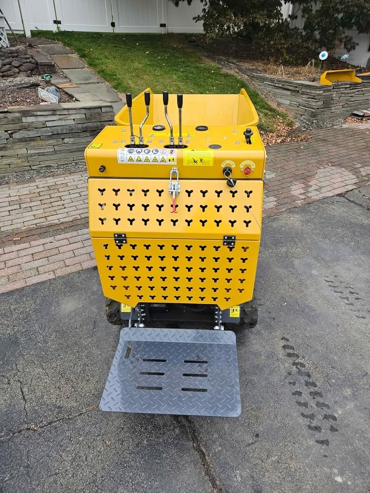 Tracked Stand on Swivel Dump tractor. Mud Buggy Brand new!! - photo 3