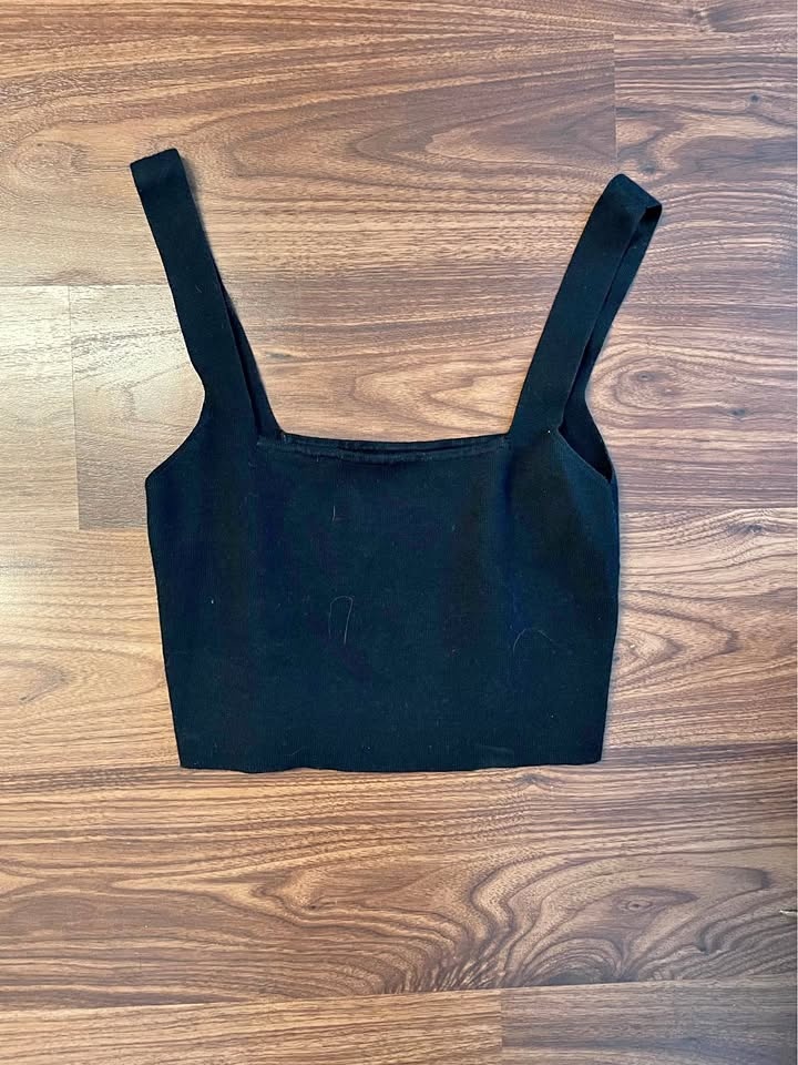 MANGO Cropped black top