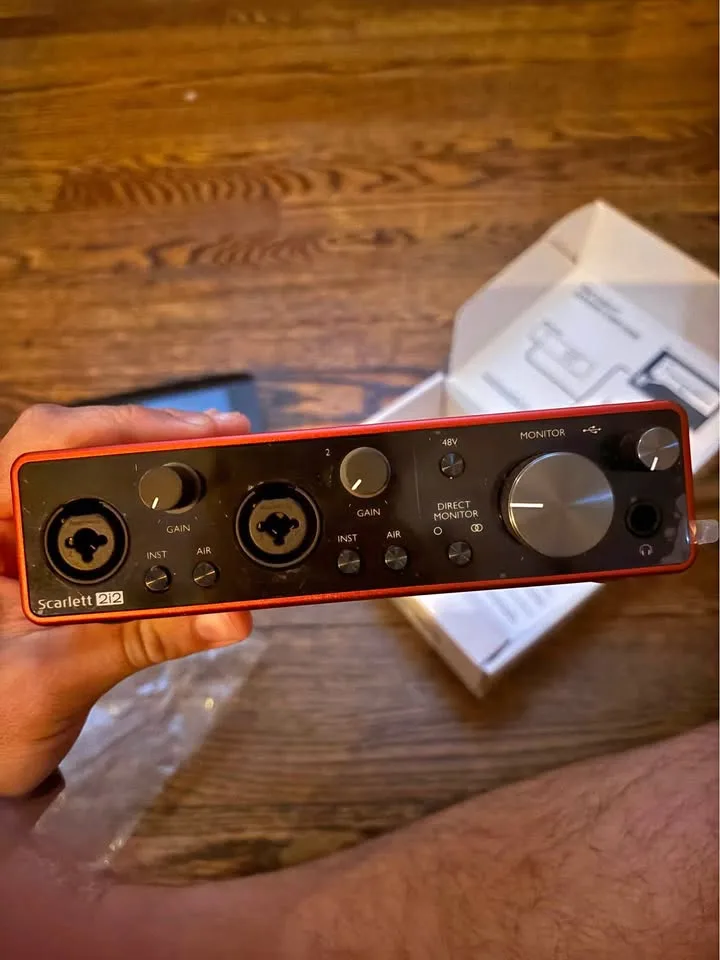 Scarlet 2i2 thumbnail