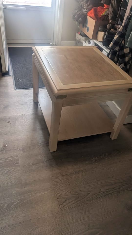 Wood end table with shelf + brass corners - photo 5