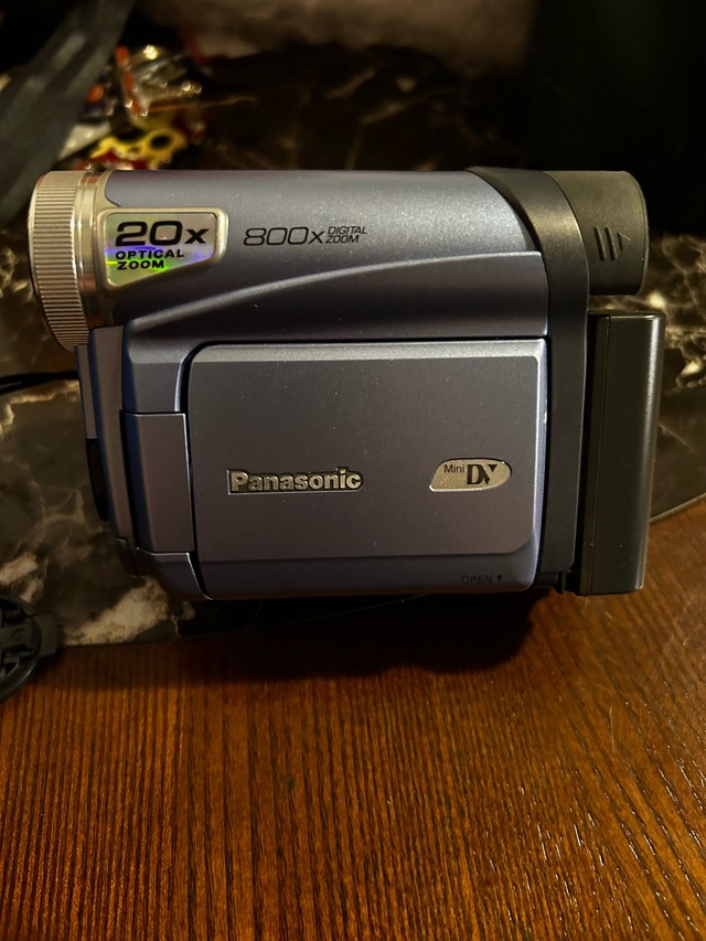 Panasonic PV-GS9 MiniDV Camcorder KIT - Tested & Working - photo 2