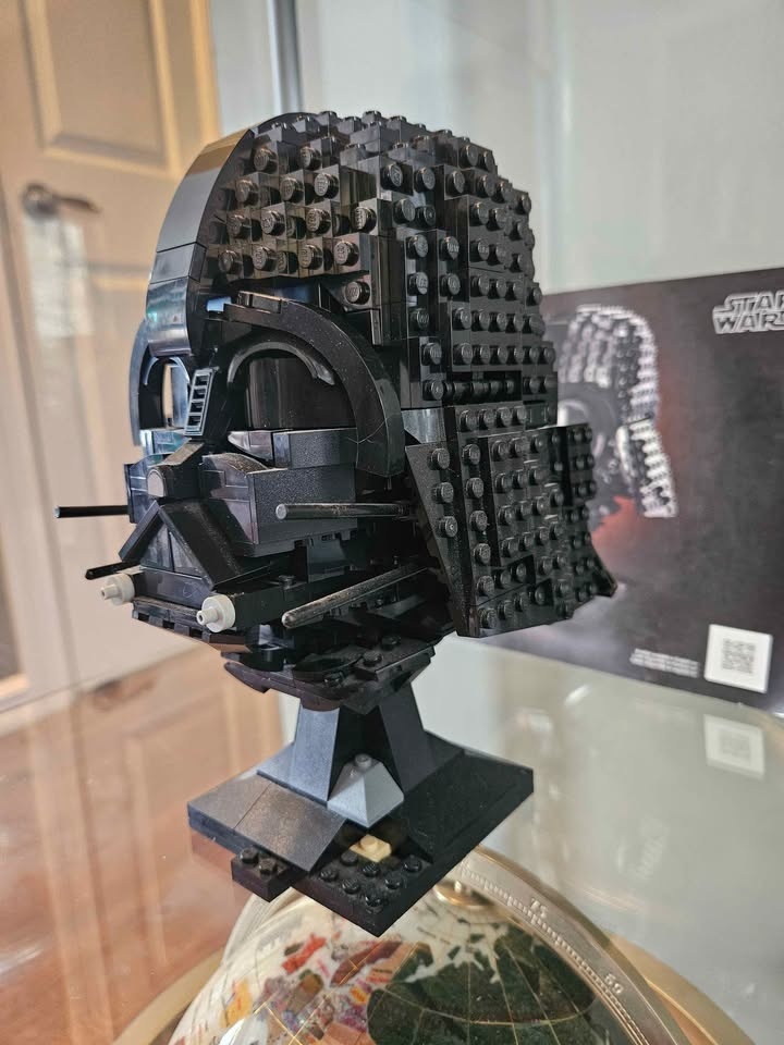 LEGO Star Wars Darth Vader Helmet 75304 - photo 3