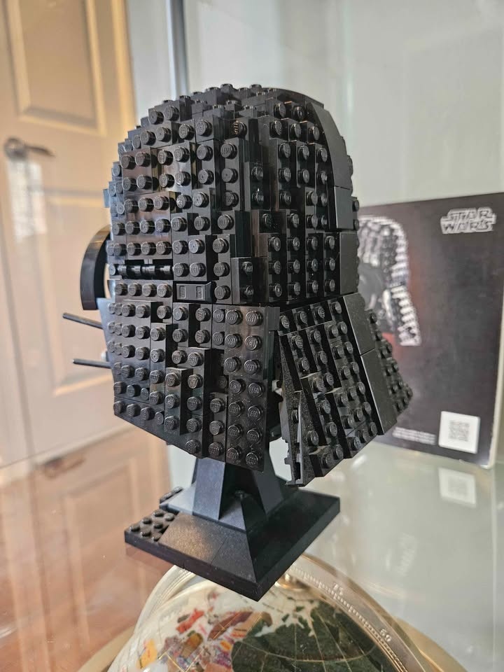 LEGO Star Wars Darth Vader Helmet 75304 - photo 4