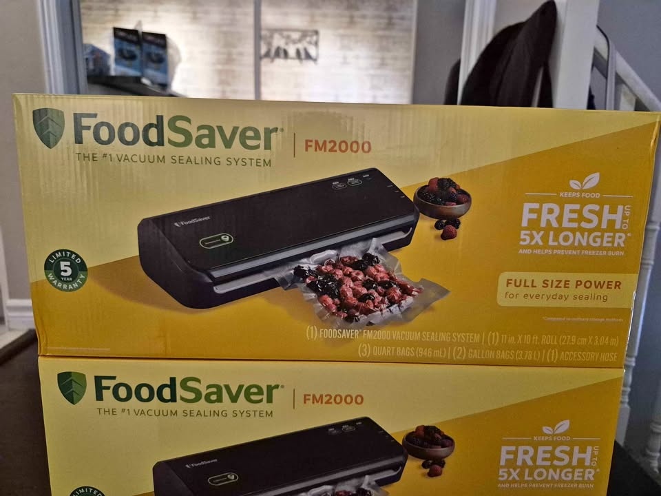 Brand New FoodSaver Vacuum Sealing System FM2000