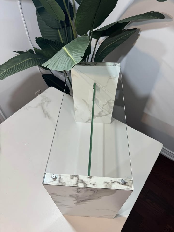 Allegonda 24.25" Tall C End Table - photo 4