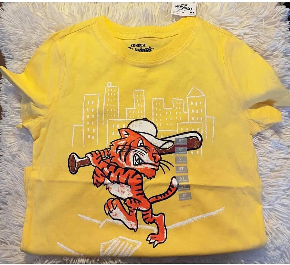 BOYS TSHIRT SIZE: 5T PRICE:$20