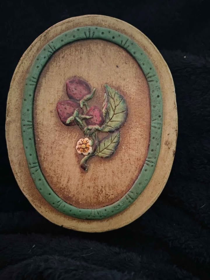 Vintage-style pottery covered box - photo 2