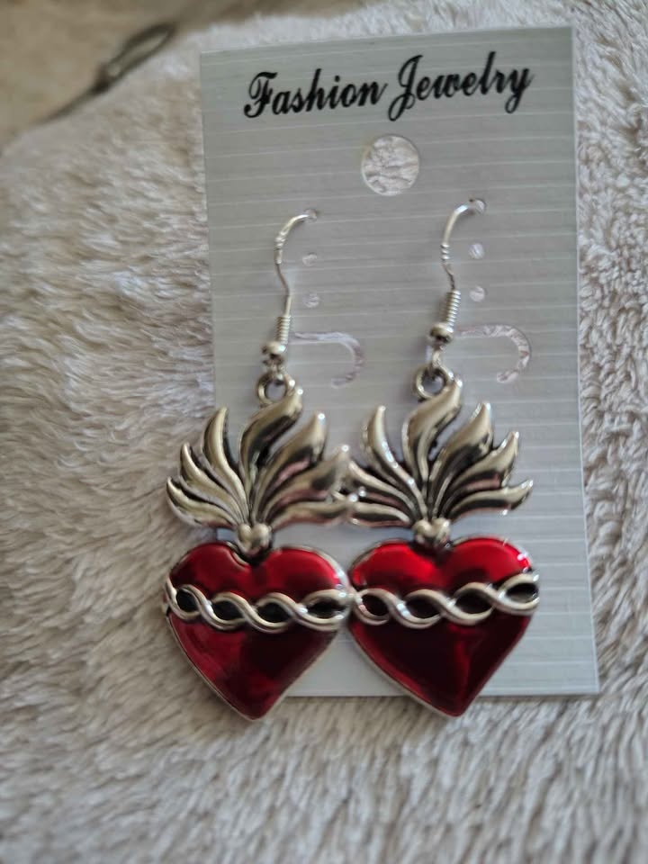 New Handmade Sacrificed Heart Necklace & Earrings - photo 3