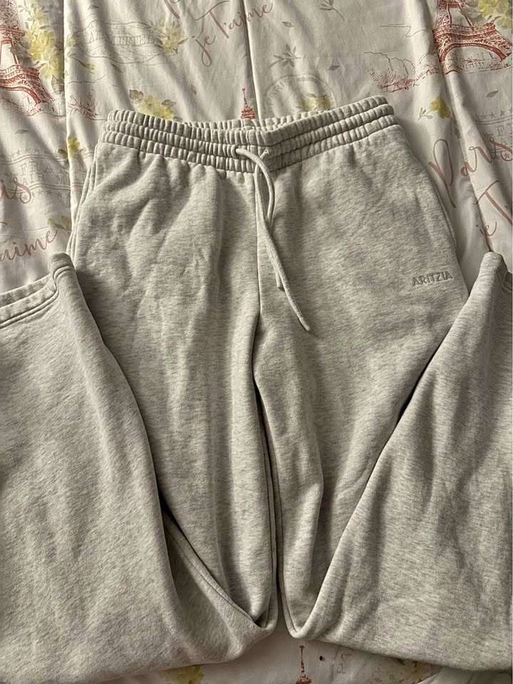 Aritzia Wide Leg Boyfriend Sweats