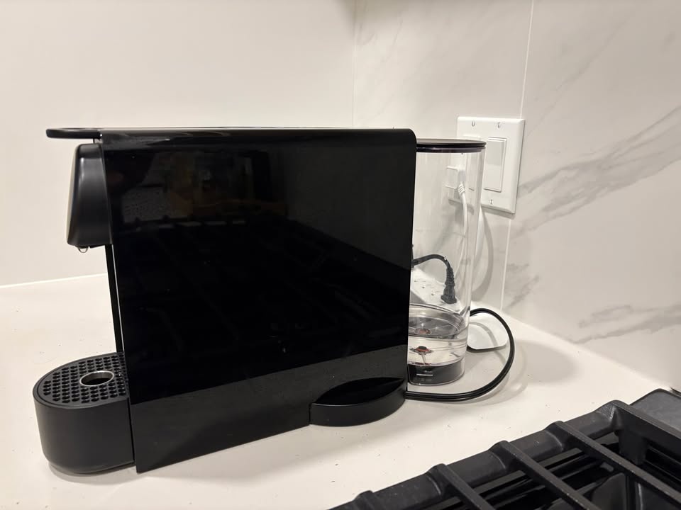 Nespresso Essenza Plus & Aeroccino 3 Milk Frother - photo 2