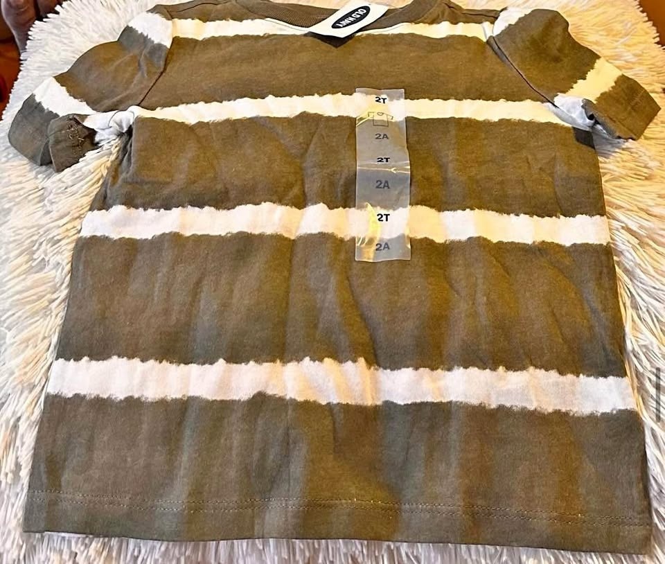 BOYS TSHIRT SIZE: 2T PRICE:$15