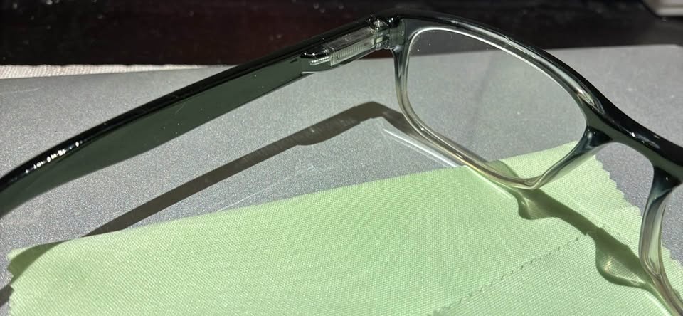 Stylist and very light eyeglasses frame - photo 2