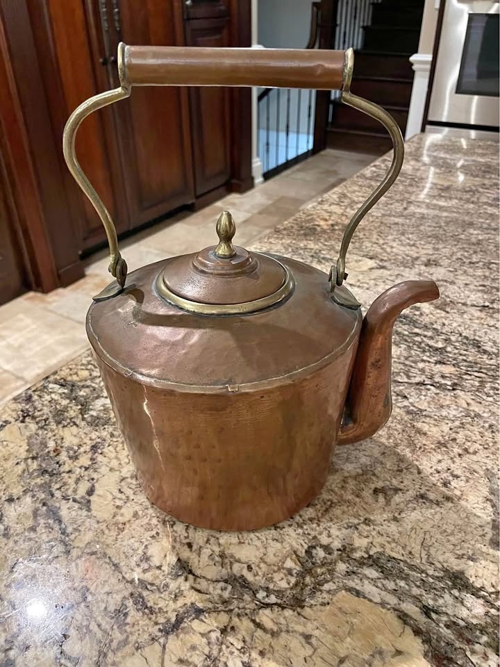 Antique Copper Kettle with Brass Finishing