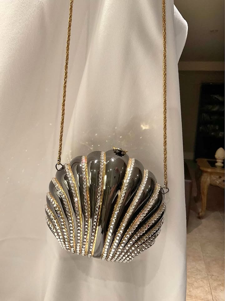 Ladies Purse Vintage Shell Purse