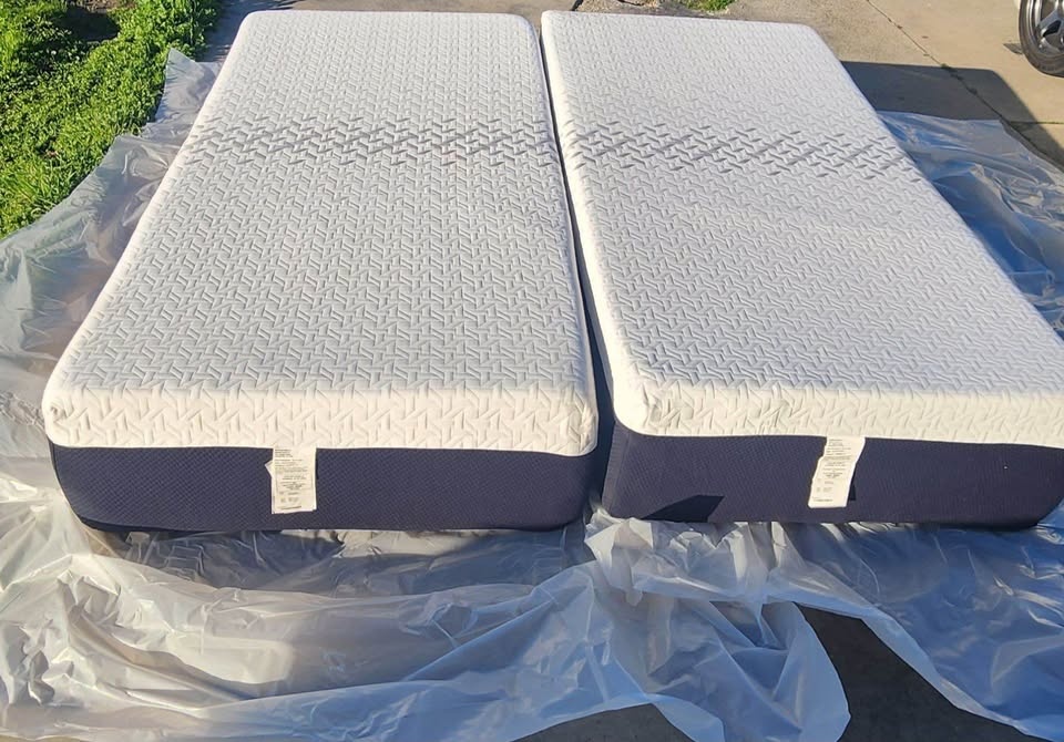 Nectar Premier Memory Foam Twin XL Mattress - Like New - photo 3