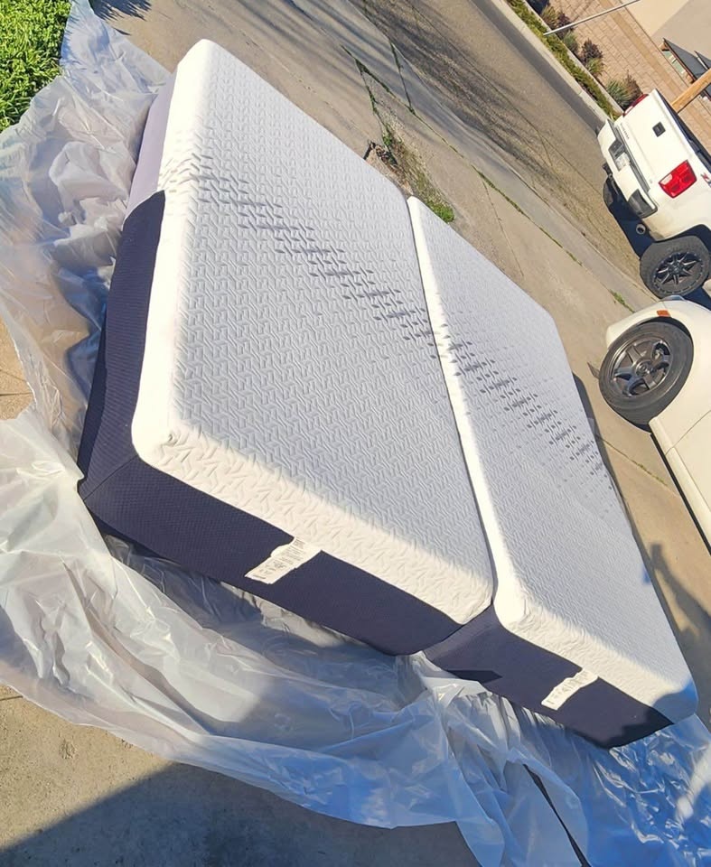 Nectar Premier Memory Foam Twin XL Mattress - Like New - photo 5