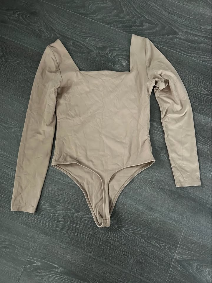 Babaton Long Sleeve Square Neck Bodysuit - Size Medium - photo 2