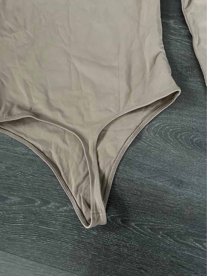 Babaton Long Sleeve Square Neck Bodysuit - Size Medium - photo 4