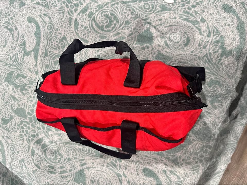 LeSportsac Dakota Medium Deluxe Overnight Bag