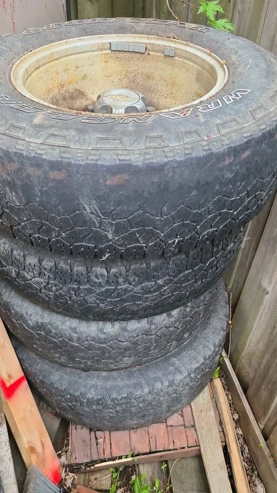 265/70/R17 Alloy Rims off GMC Sierra