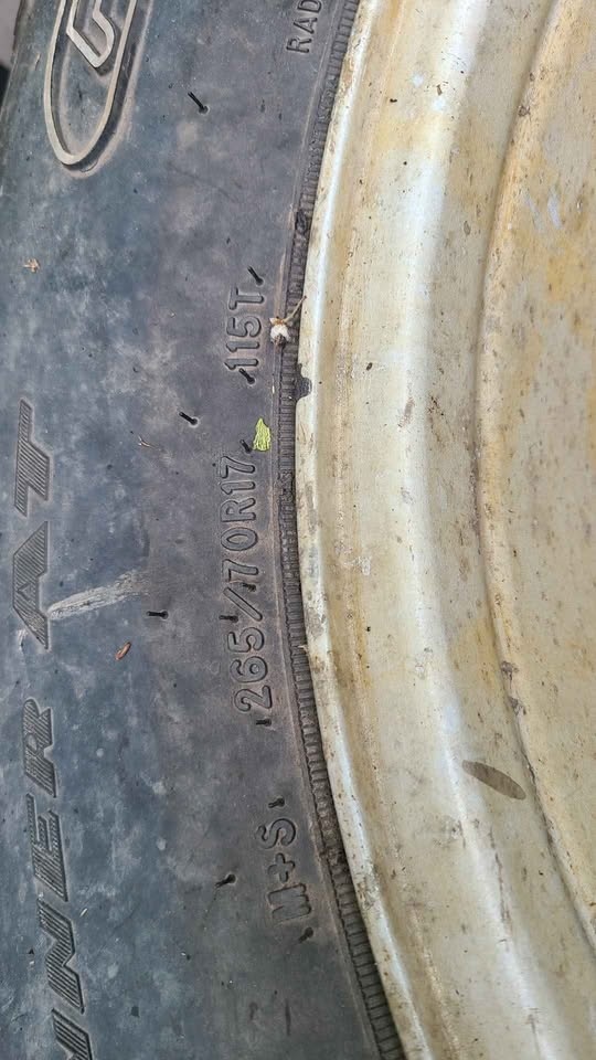 265/70/R17 Alloy Rims off GMC Sierra - photo 2