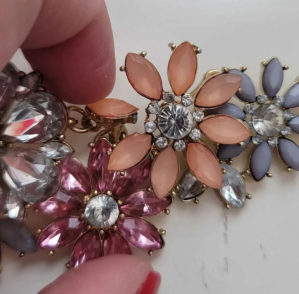 Statements Necklaces image indicator(7)