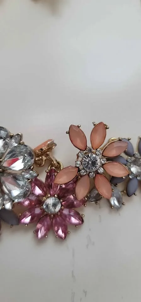 Statements Necklaces image indicator(8)