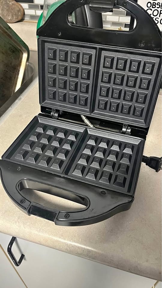 Salton Waffle Maker