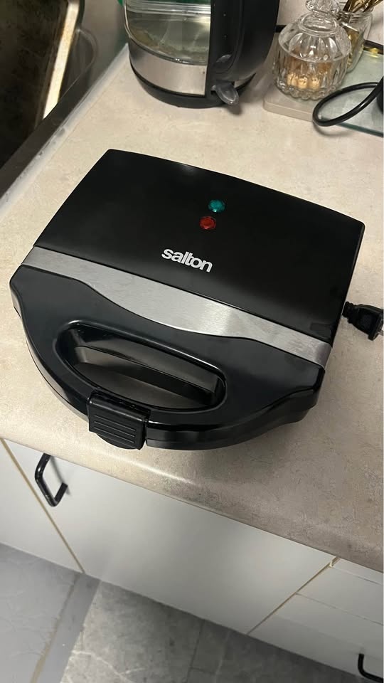 Salton Waffle Maker - photo 2