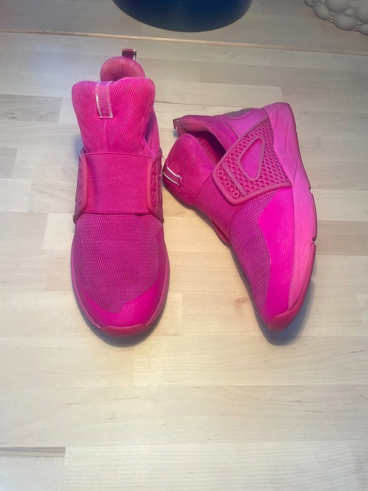 Aldo Pull-On Pink Sneakers - Women's US 6.5