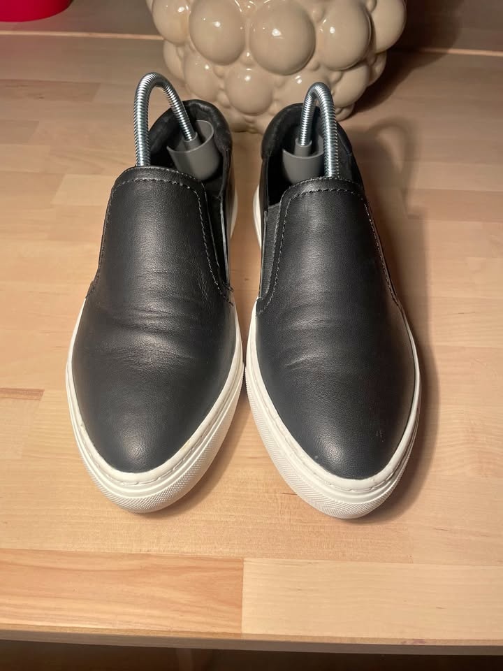 Kenneth Cole Reaction Black Leather Slip-On Sneaker US 7