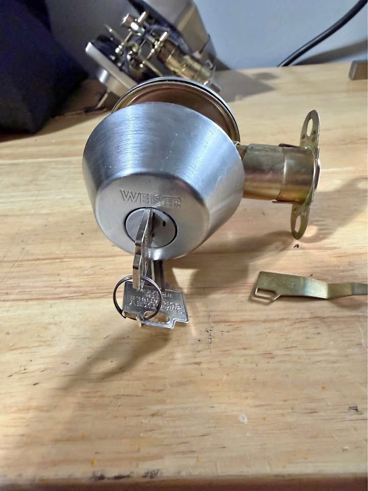 Weiser Deadbolt with Changeable Keys