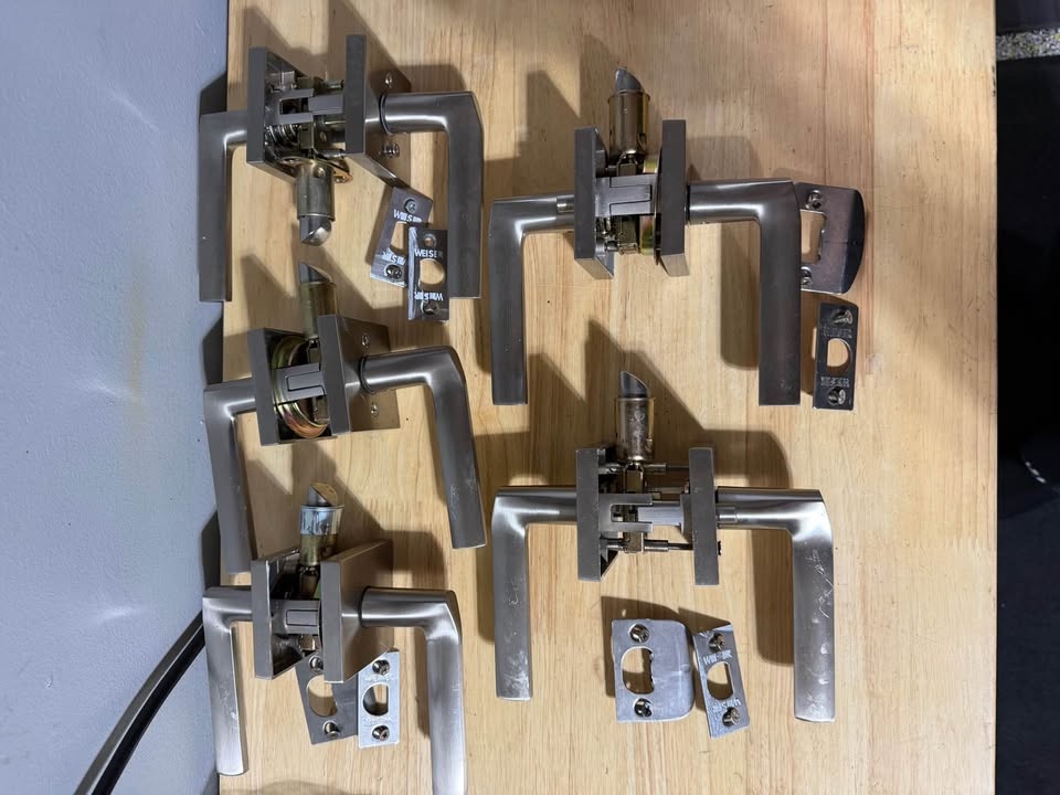 Weiser Door Levers/Knobs (No Locks) - 4 Available - photo 2