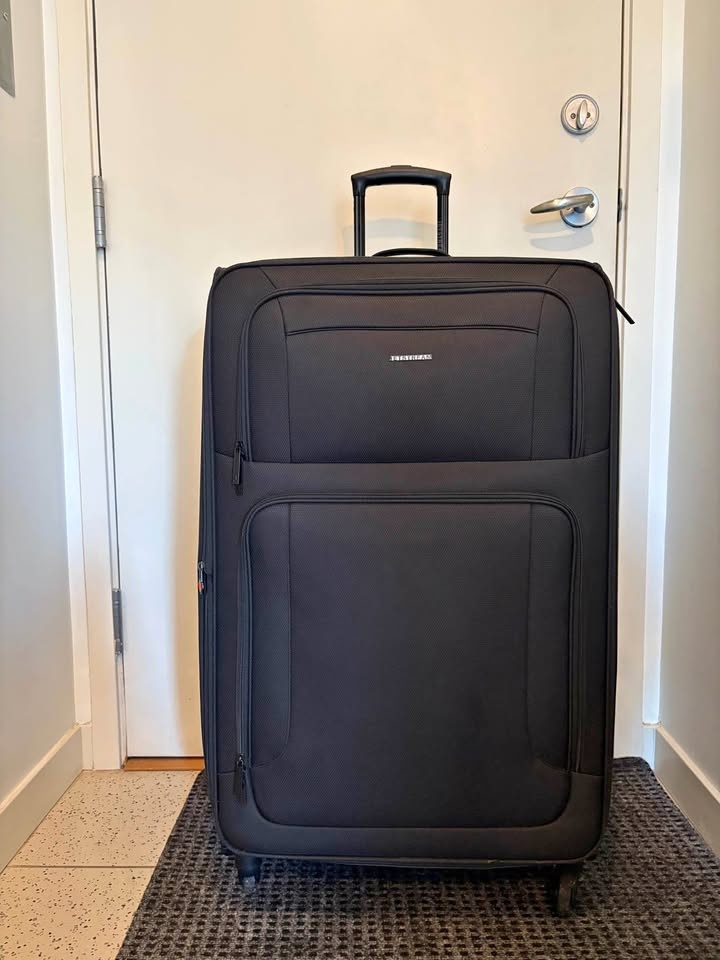 XL Suitcase – 32-inch, Lightweight