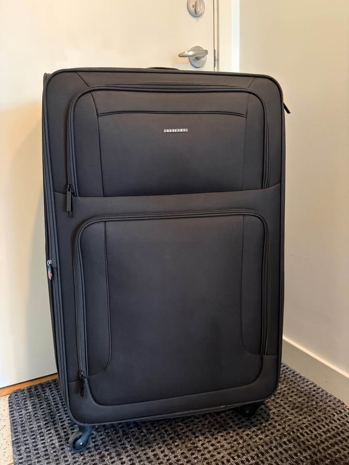 XL Suitcase – 32-inch, Lightweight - photo 2