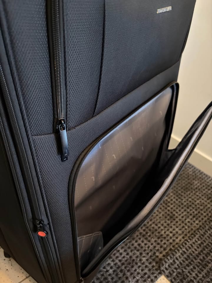 XL Suitcase – 32-inch, Lightweight - photo 4