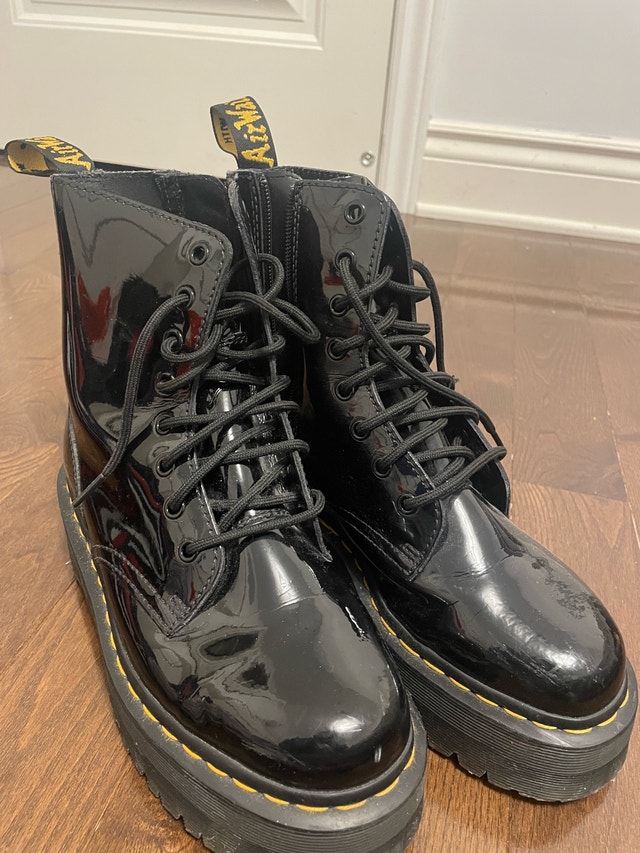 Dr. Martens mens size 7 black boots