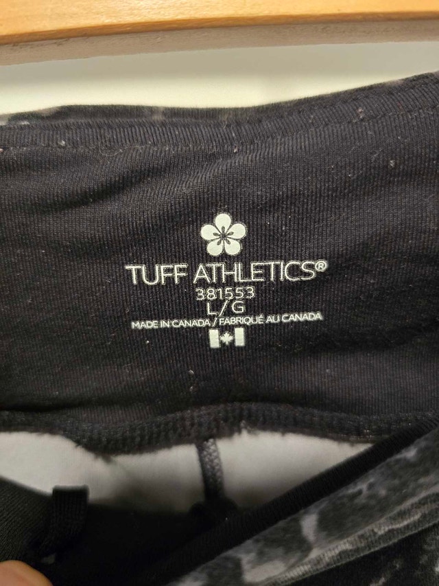 Womens M yoga pants in excellent condition - photo 2