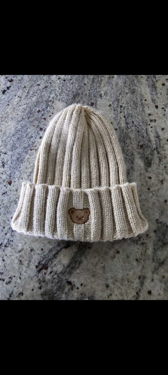 Small children's hat (comes with gloves)
