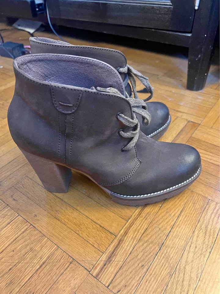 Browns suede heels size 38