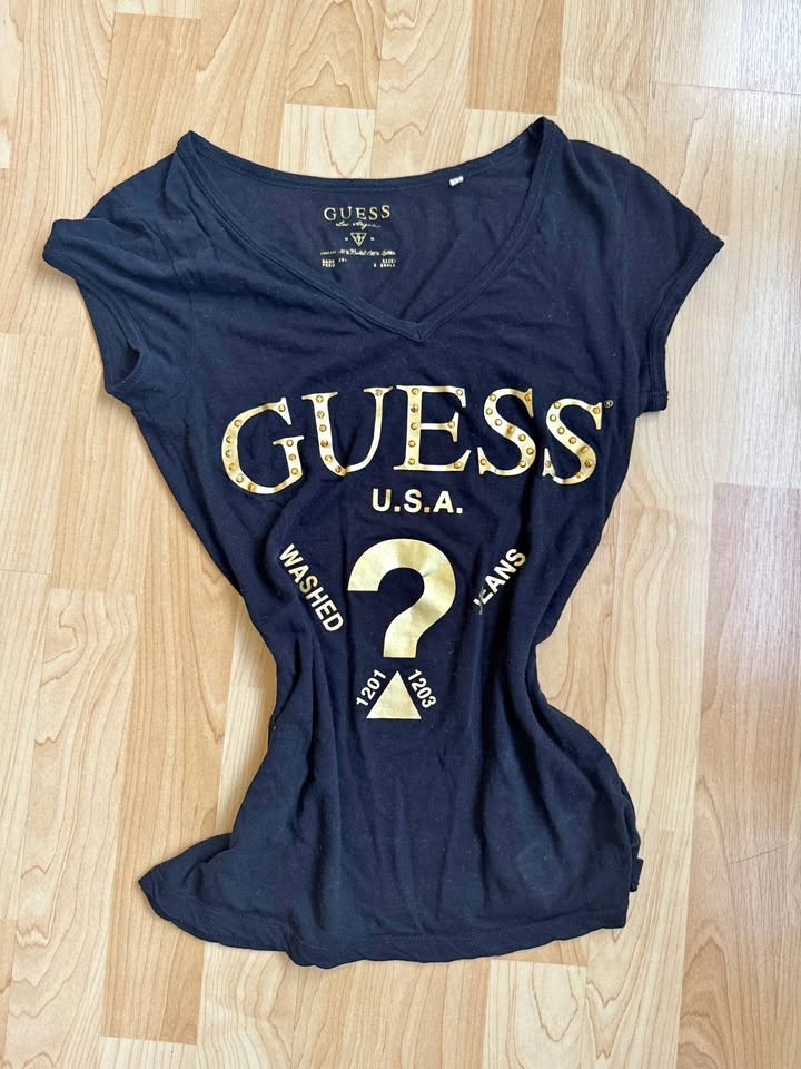 Vintage Guess Slim-Cut Tee (XS) — Mint Condition