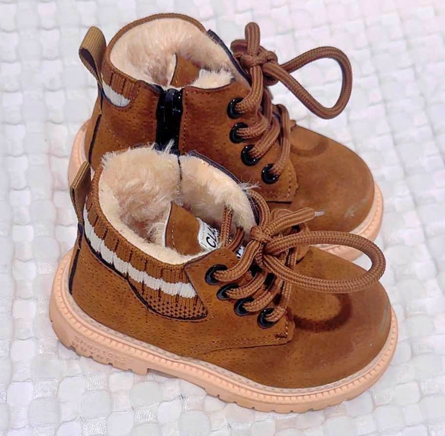 Brown fur-lined baby boots