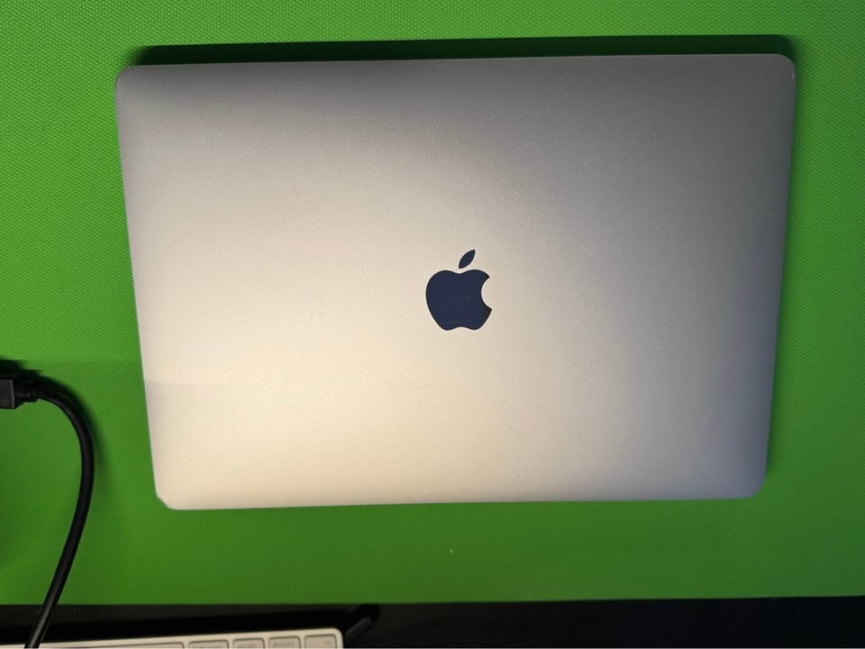 MacBook Pro 13-inch M2 2022 8GB RAM 256GB SSD - photo 4
