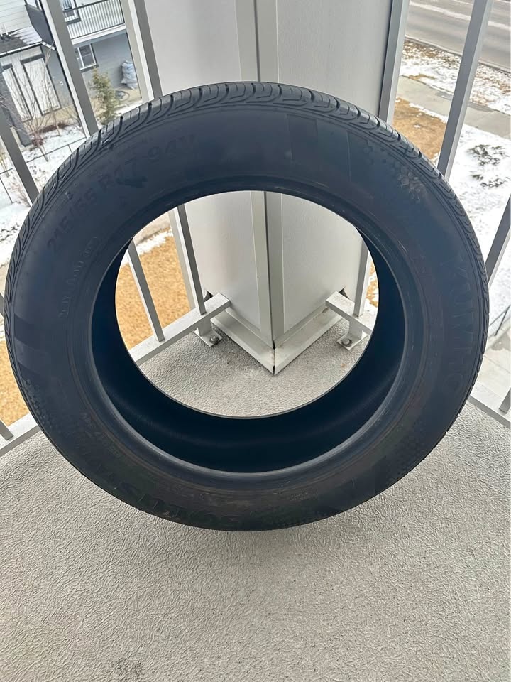 Tire 215/55 R17 94V
